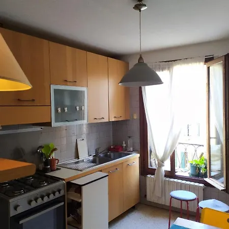 Two Steps From Rialto