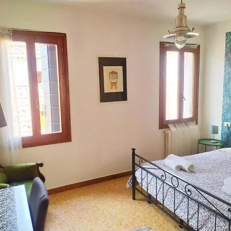 Gasthuis Two Steps From Rialto Venetië