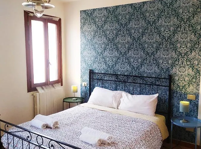 Two Steps From Rialto