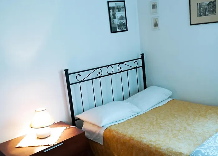 招待所 Two Steps From Rialto