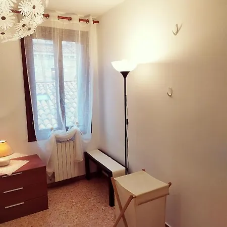 Two Steps From Rialto