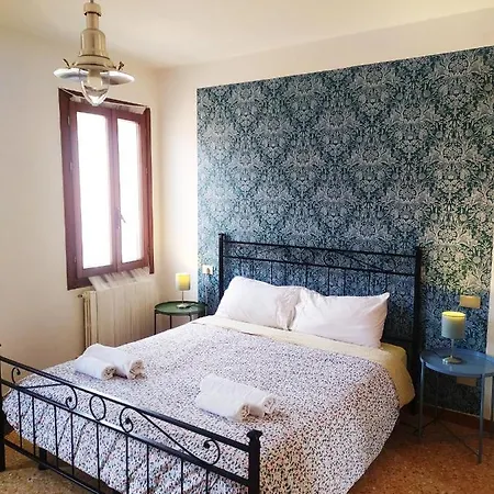 Two Steps From Rialto