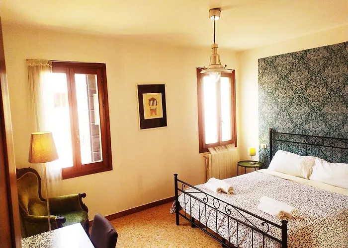 Two Steps From Rialto 게스트하우스 *