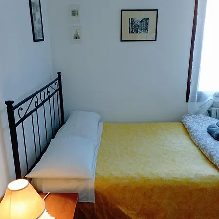 Two Steps From Rialto Гостевой дом Венеция