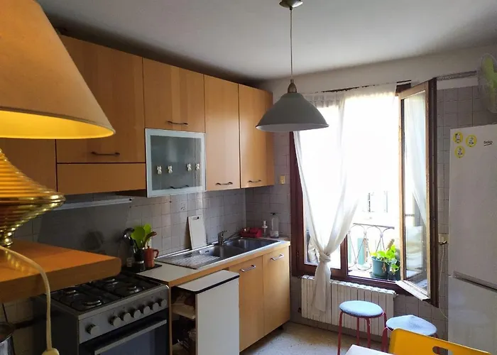 Two Steps From Rialto