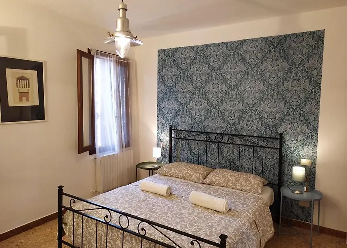 Two Steps From Rialto *