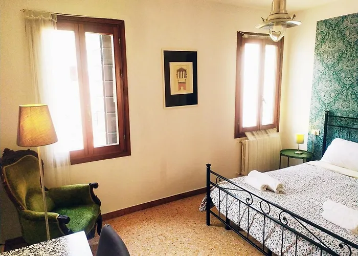 Two Steps From Rialto ゲストハウス ヴェネツィア